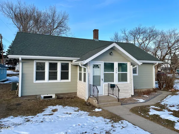 239 7th St NE, Valley City, ND 58072
