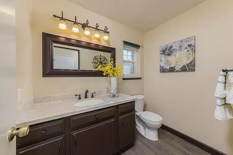 3 bed, 2.5 bath, 1592 sqft, $4,995 — Photo 4