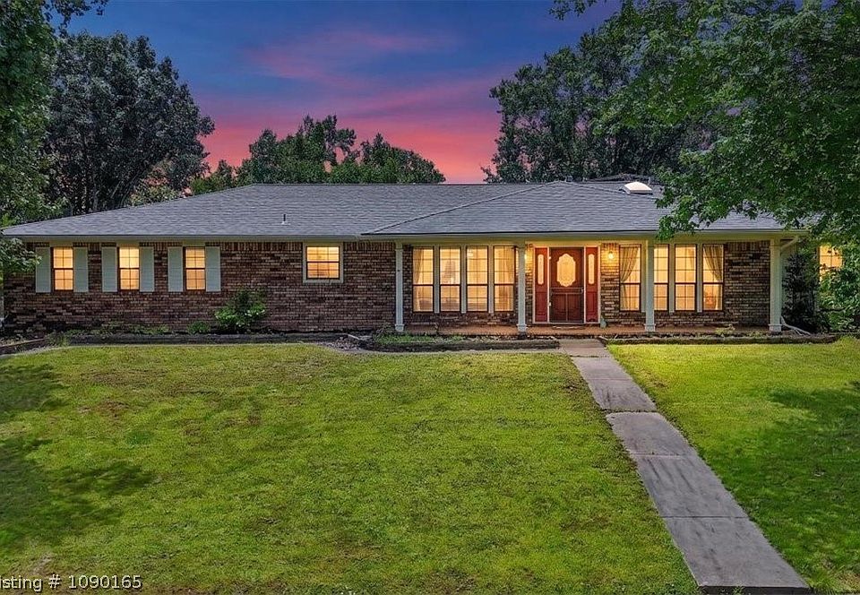 1st image of 404 Ridge Dr