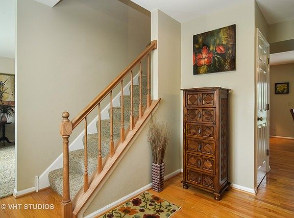 3rd image of 575 Waterford Dr