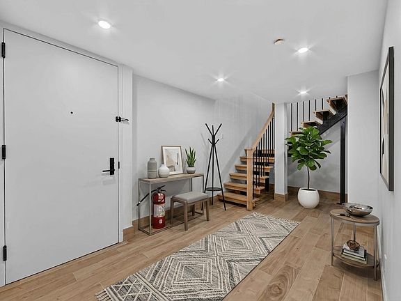 4th image of 376 Montgomery St #1A
