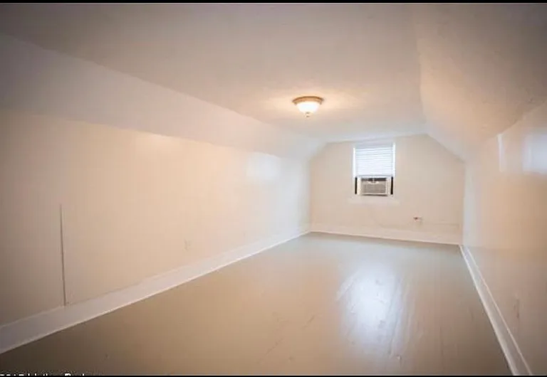 2537 Ridgewood Ave — Photo 6