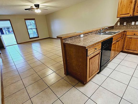 4th image of 5151 Garland Dr #B