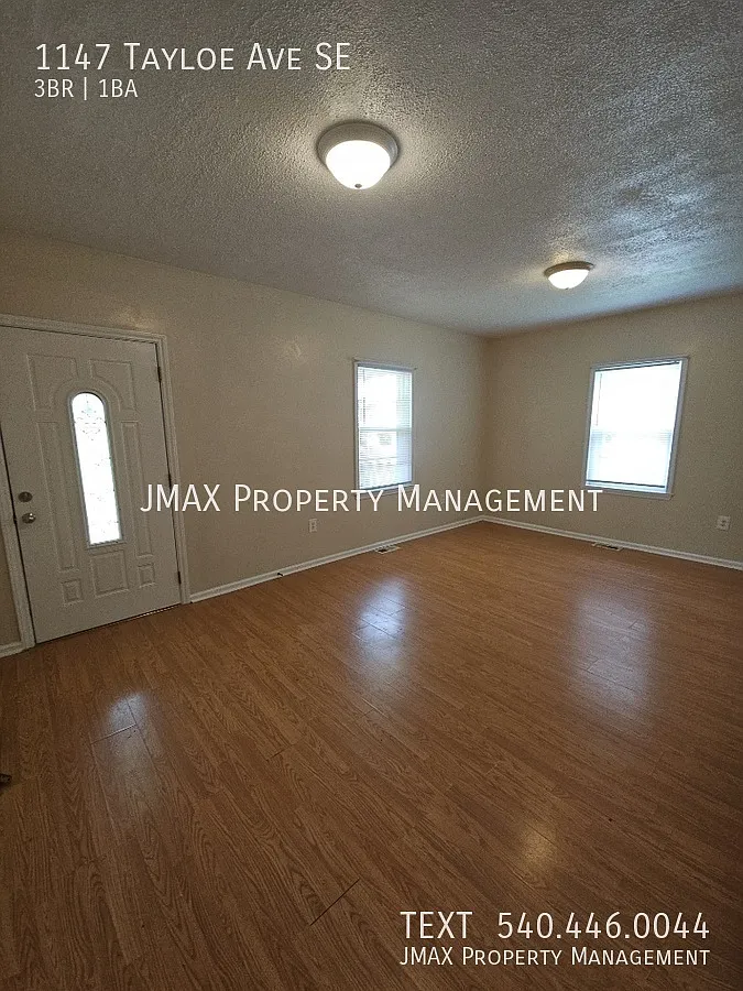 Charming 3 Bedroom Home with Plenty of Living Space — Photo 3