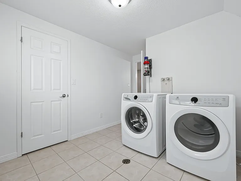 173 Hawkins Dr — Photo 17