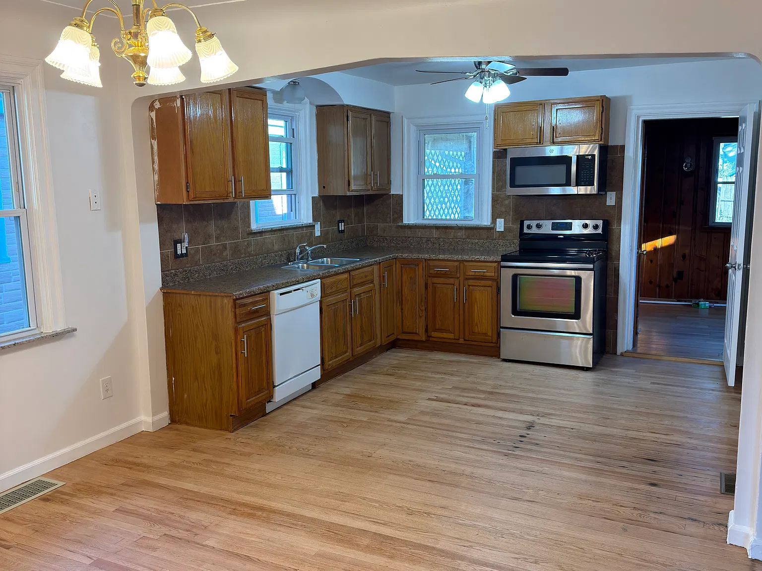 3 bed, 1140 sqft, $1,850 — Photo 4