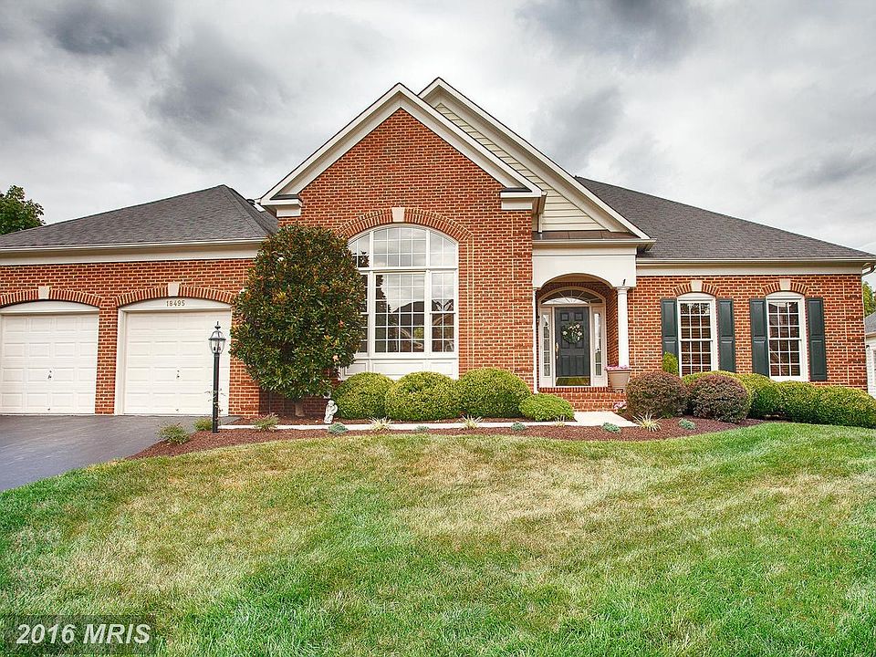 Gorgeous landscaping!