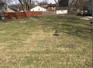 906 E Saint Charles Rd, Lombard, IL 60148