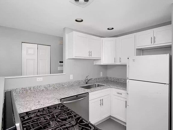 5th image of 5803 Waterman Blvd APT 3W