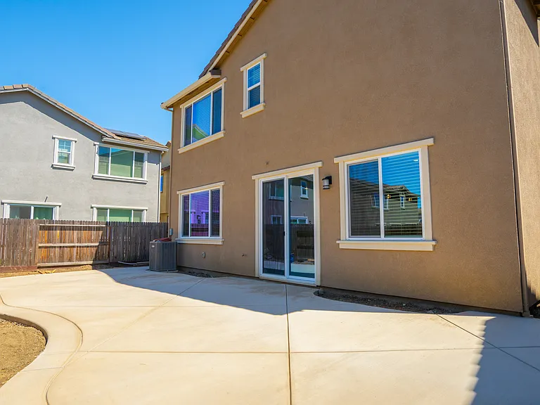 548 Aliki Dr — Photo 36