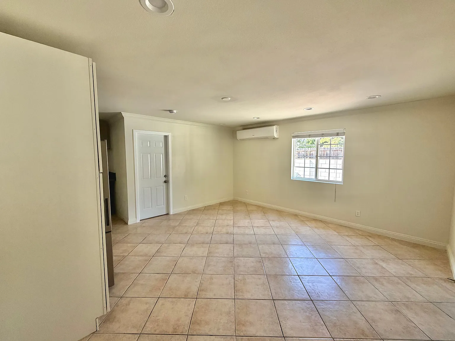 1 bed, 600 sqft, $2,400 — Photo 3
