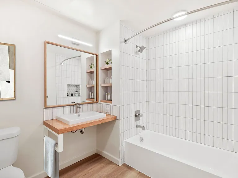 8th and U — Photo 53