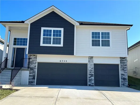 6753 Prairie Ln, Parkville, MO 64152