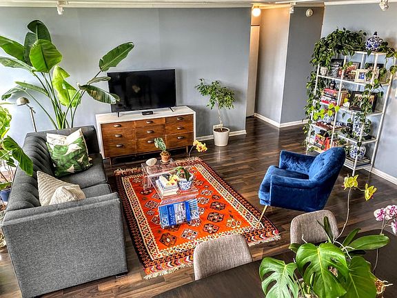 2nd image of 4343 N Clarendon Ave APT 2705