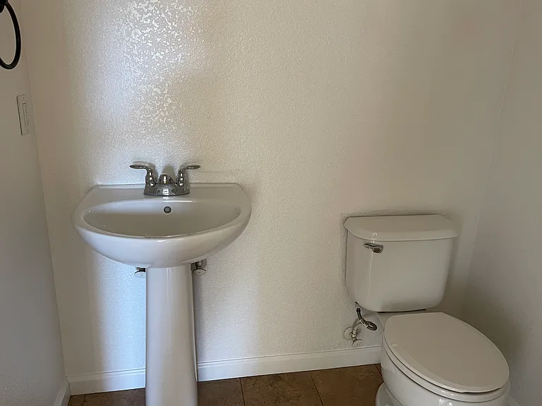 272 California Dr — Photo 11