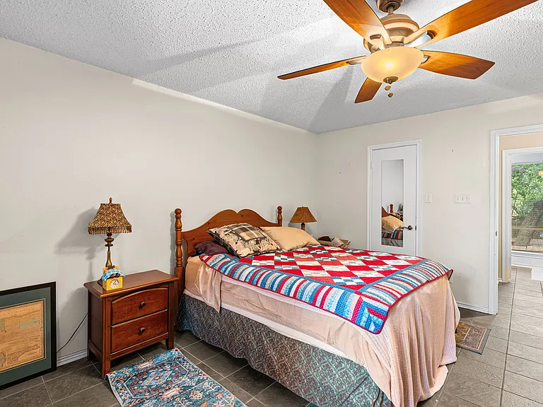 8301 Greenslope Dr — Photo 11