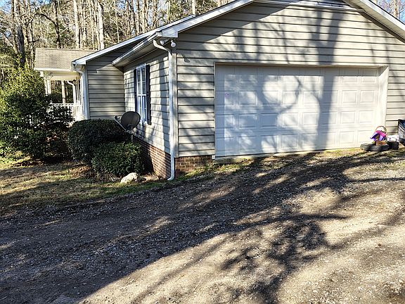4th image of 39 Coopers Corner Ln