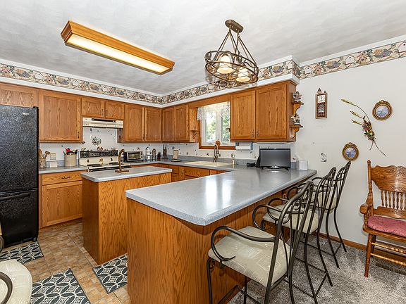 4th image of 7807 Kelly Ct