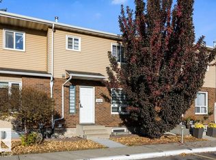 16487 115th St NW, Edmonton, AB T5X5E8