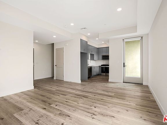 2nd image of 3308 Mentone Ave #403