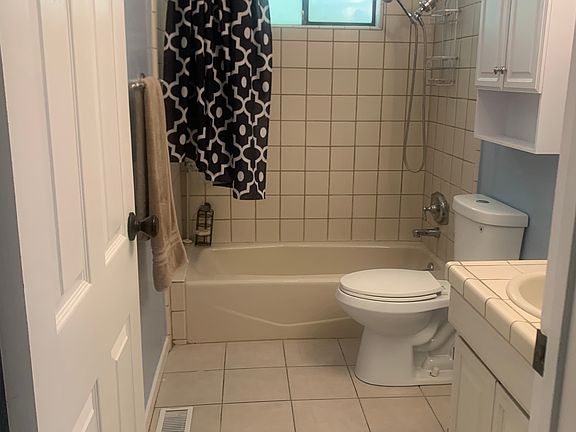 4th image of 70 Redwood Dr