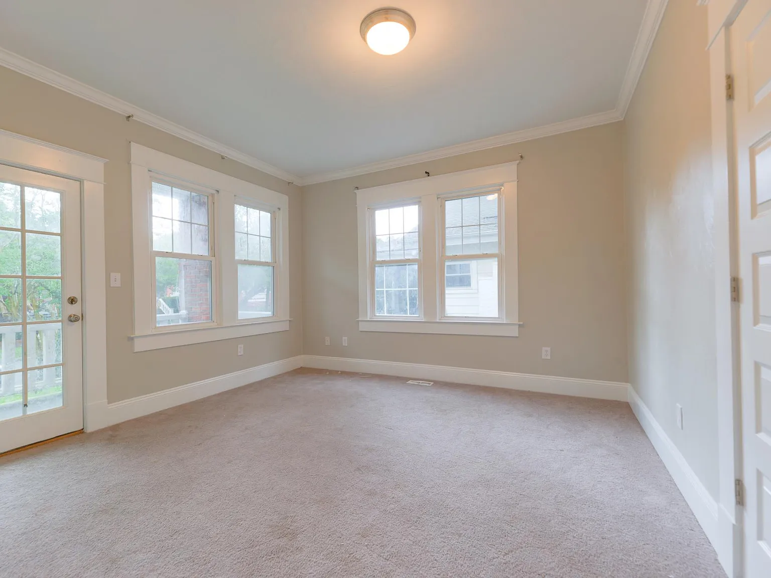 3 bed, 950 sqft, $1,700 — Photo 4