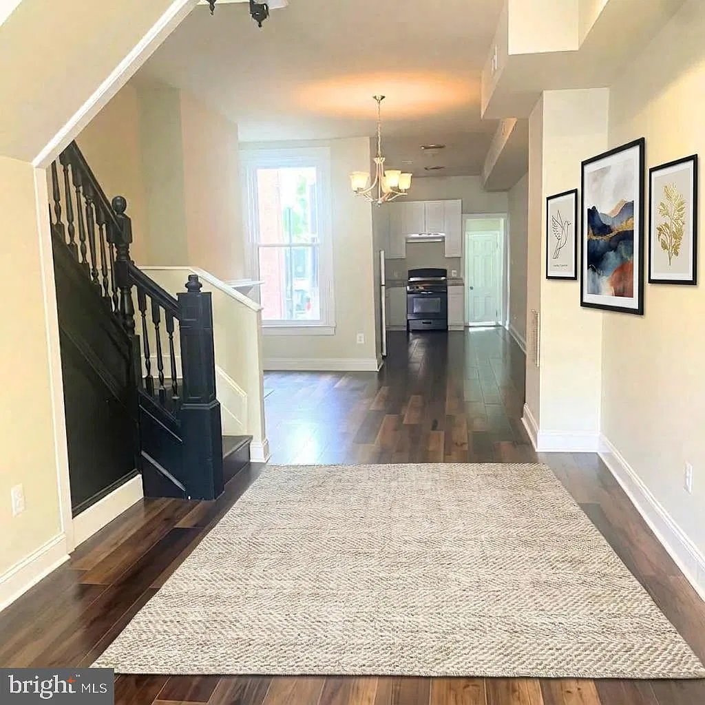 3 bed, 1.0 bath, 1270 sqft, $1,650 — Photo 3