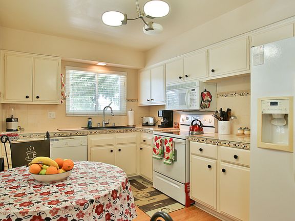 4th image of 28080 Northwood Dr
