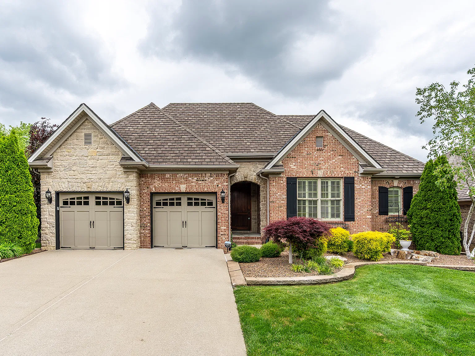 6 bed, 5032 sqft, $5,000 — Photo 1