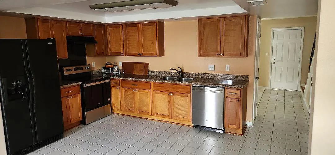 3 bed, 2.5 bath, 1500 sqft, $1,575 — Photo 4