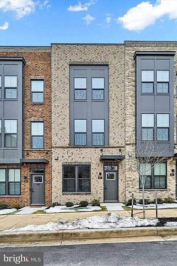 815 Lennox St — Photo 9