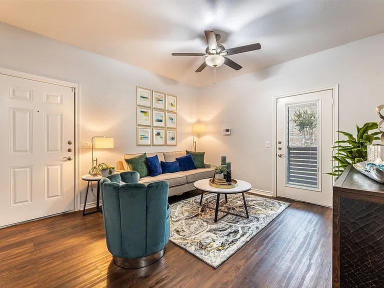 Lakebridge Apartments — Photo 9