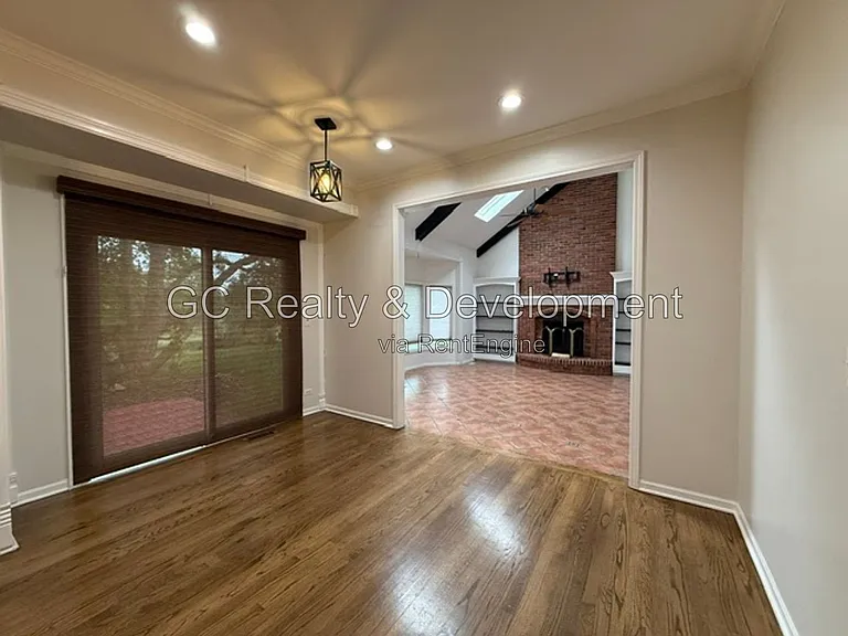 882 Clarendon Ln — Photo 10