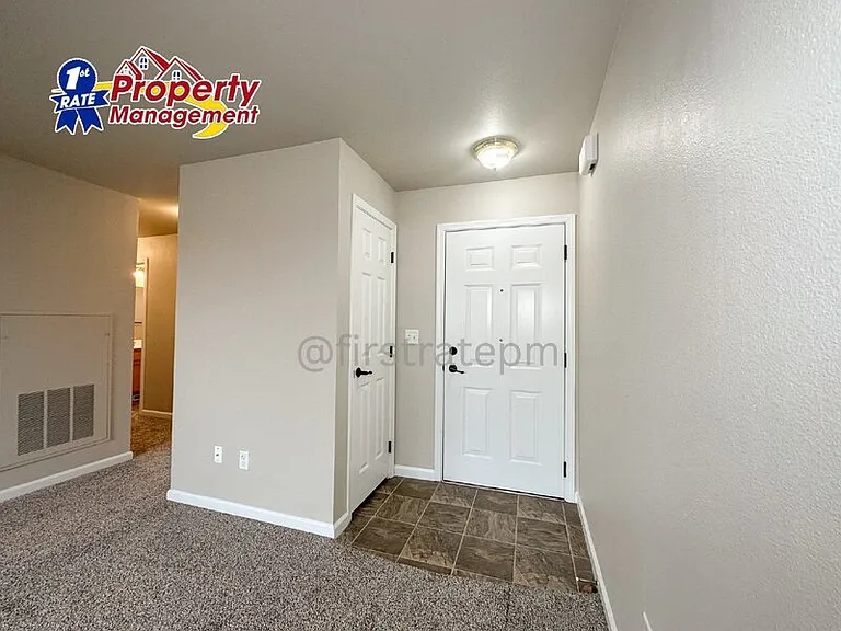 10186 W Garverdale Ln #201 — Photo 3