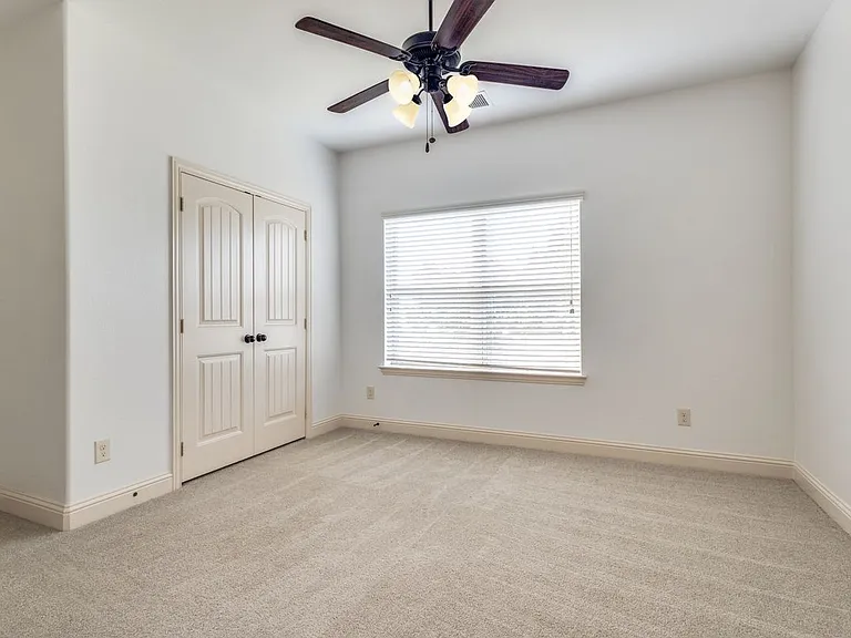 1436 Foster St — Photo 9