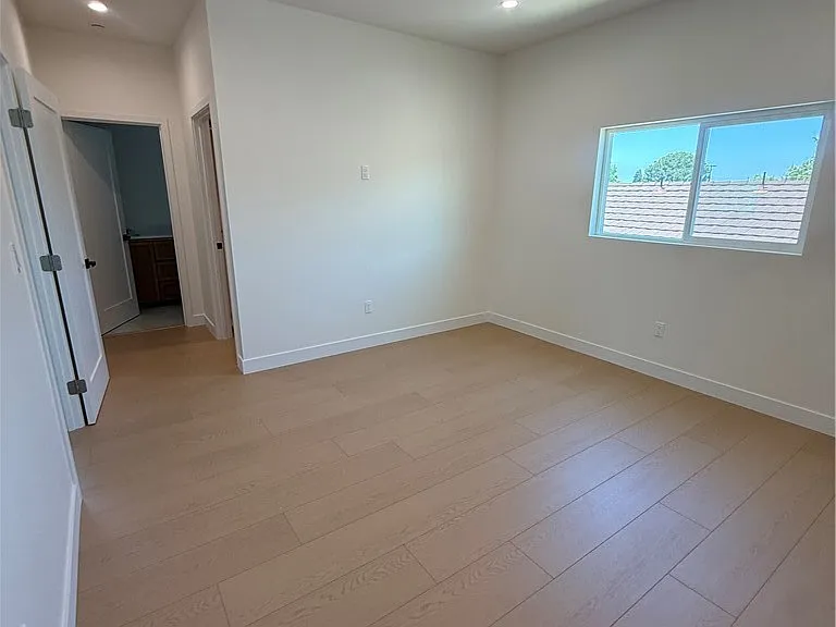 10026 Norwich Ave — Photo 12