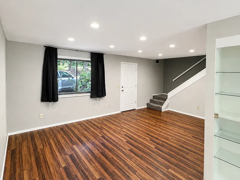 168 Chilvers Rd #E — Photo 4
