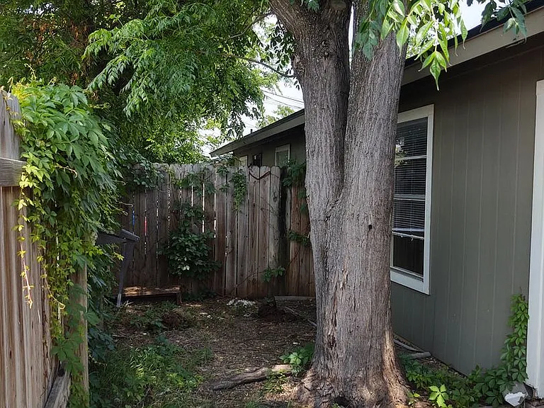 624 Mill St — Photo 2