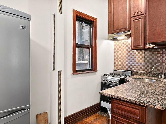 2nd image of 45 Grove St Frnt 1