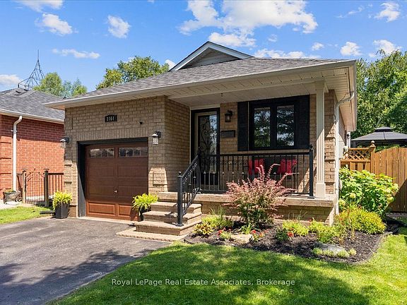 2nd image of 1464 Trowbridge Dr
