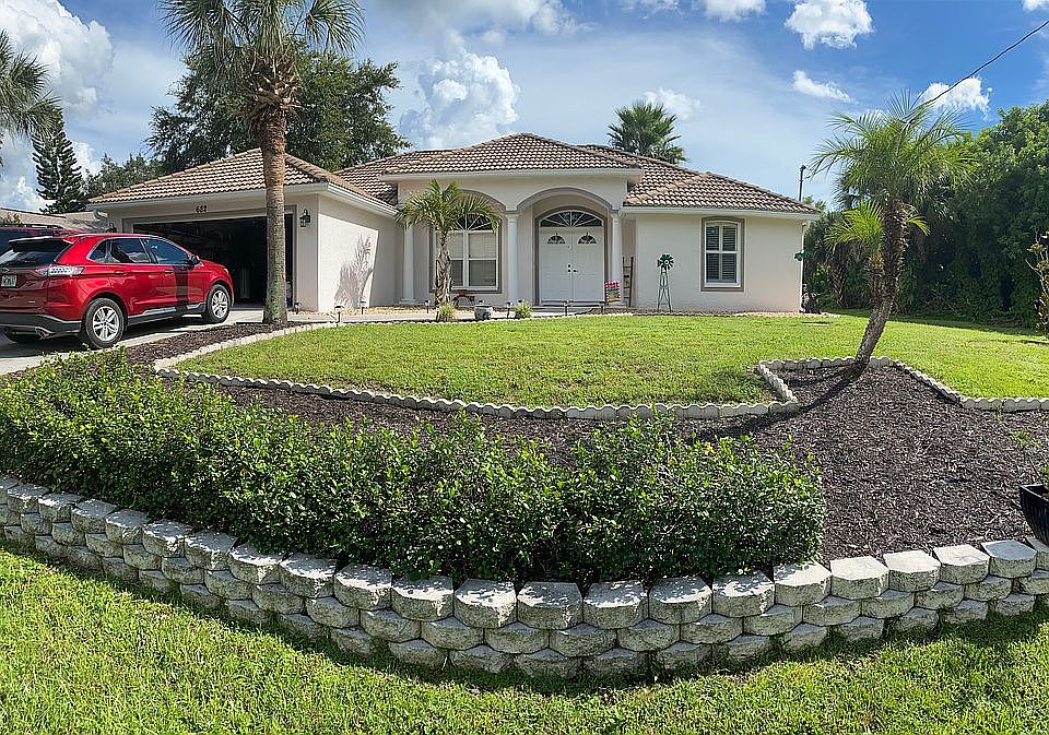 1st image of 682 Lomond Dr
