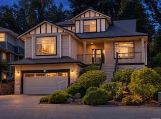 809 Rogers Way, Saanich, BC V8X 5L1