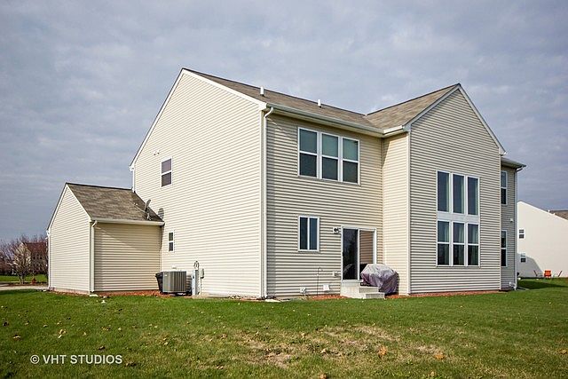 2nd image of 2268 Emerald Ln