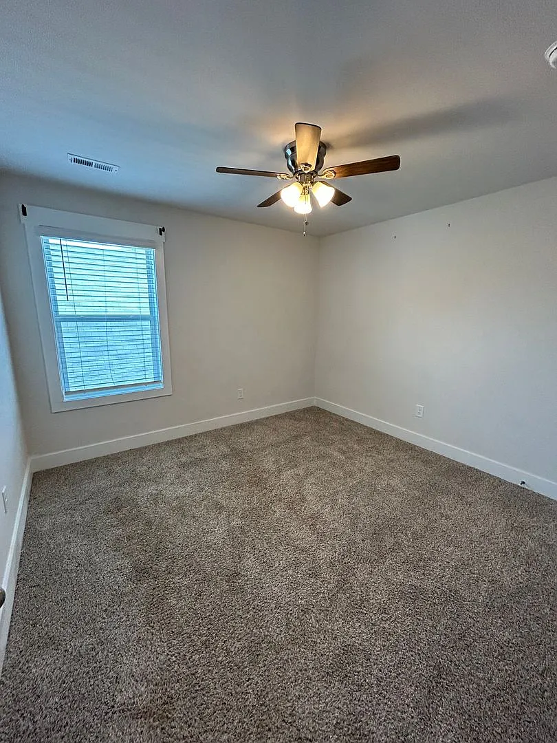 4-Bedroom in Highland Chase Community — Photo 4