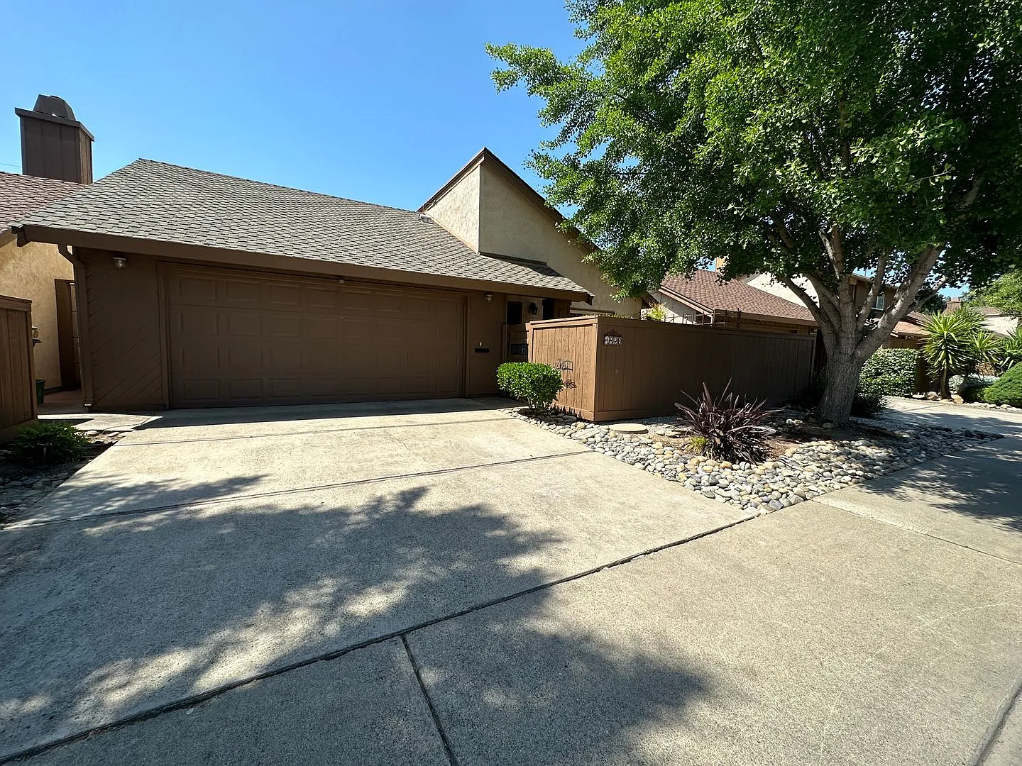 1820 Laurel Oak Dr photo 1