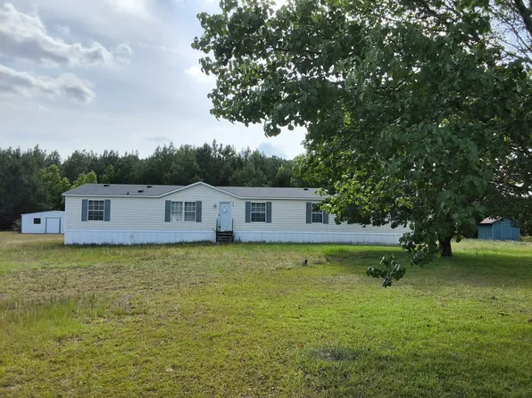 230 Fox Run Dr, Pikeville, NC 27863