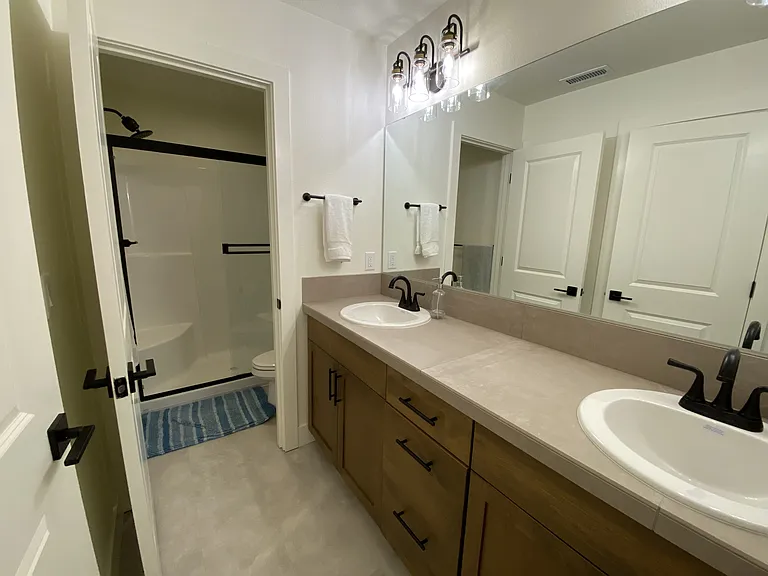 730 SE 37th St #1 — Photo 5