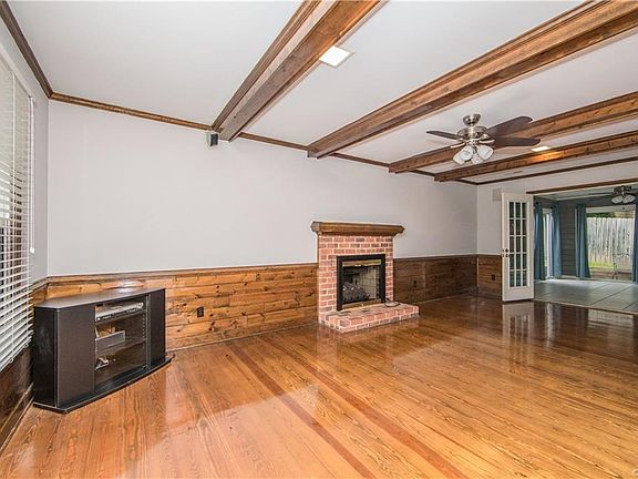 4th image of 3118 Castlebury Dr