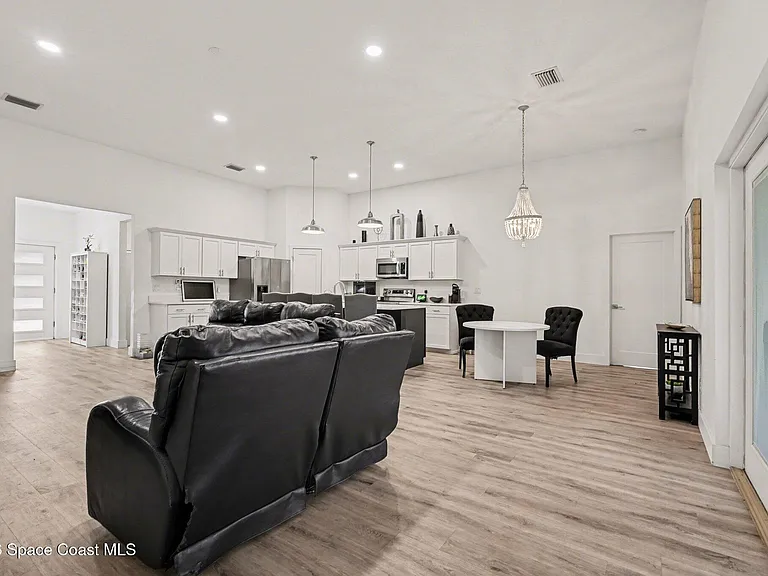 1444 Seeley Cir NW — Photo 5