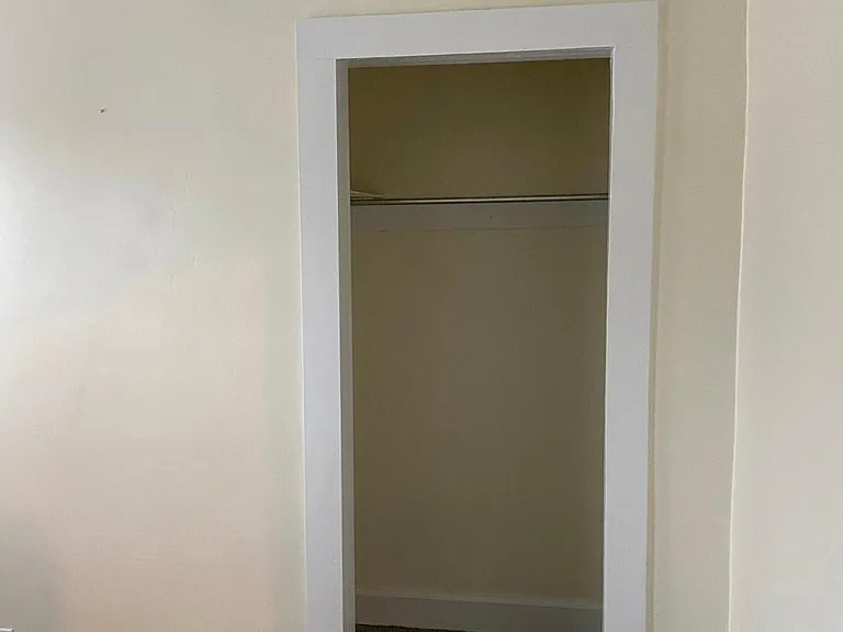 401 E Grove St — Photo 10